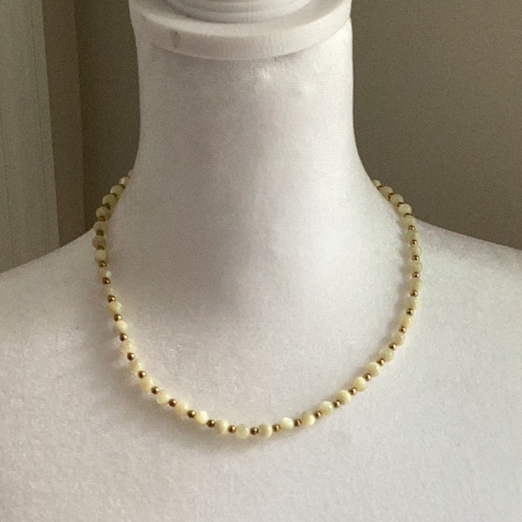 Lot of Faux Pearl Cream and Tan Neclkaces - Picture 4 of 5